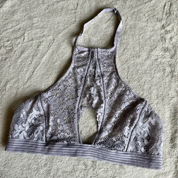 Victoria’s Secret Very Sexy Lace Halter Bralette - Picture 5 of 9